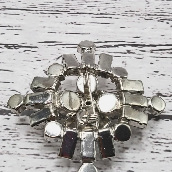 Vintage Clear Rhinestone Burst Brooch Mid Century Silver Tone Pin - Picture 4 of 5